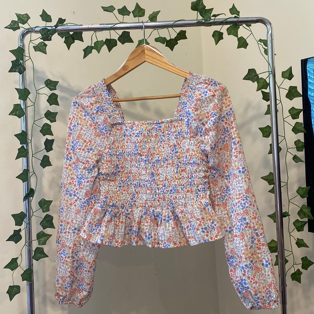 Long sleeve floral dressy top Women’s size Medium